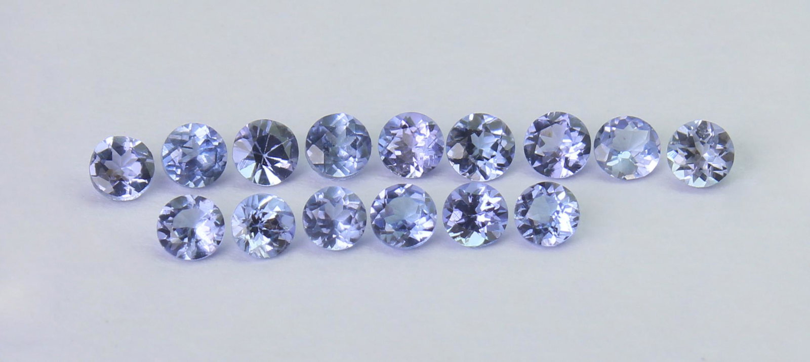1.05 Cts Natural Tanzanite Lot: No Reserve! Gemstone : Natural Tanzanite Shape and cut : Round Cut Weight : 1.05 Carats Measurements : 2.5x2.5 mm Number Of Stone : 15 Color : voilite Transprancy : Transparent Treatment : No Treatmen