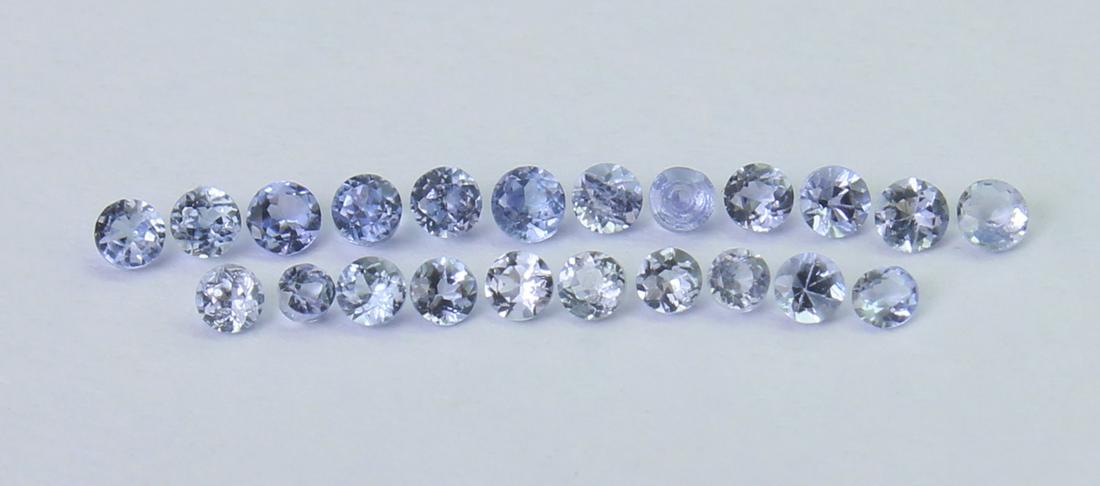 0.45 Cts Natural Tanzanite Lot: No Reserve! Gemstone : Natural Tanzanite Shape and cut : Round Cut Weight : 0.45 Carats Measurements : 1.5x1.5 mm Number Of Stone : 22 Color : voilite Transprancy : Transparent Treatment : No Treatmen