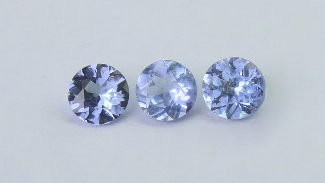 0.52 Cts Natural Tanzanite Lot: No Reserve! Gemstone : Natural Tanzanite Shape and cut : Round Cut Weight : 0.52 Carats Measurements : 3.5x3.5 mm Number Of Stone : 3 Color : voilite Transprancy : Transparent Treatment : No Treatment