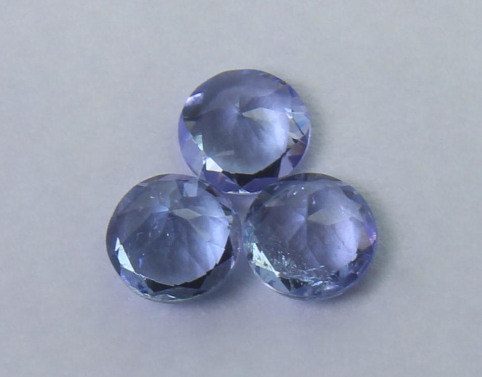 0.94 Cts Natural Tanzanite Lot: No Reserve! Gemstone : Natural Tanzanite Shape and cut : Round Cut Weight : 0.94 Carats Measurements : 3.5x3.5 mm Number Of Stone : 5 Color : voilite Transprancy : Transparent Treatment : No Treatment