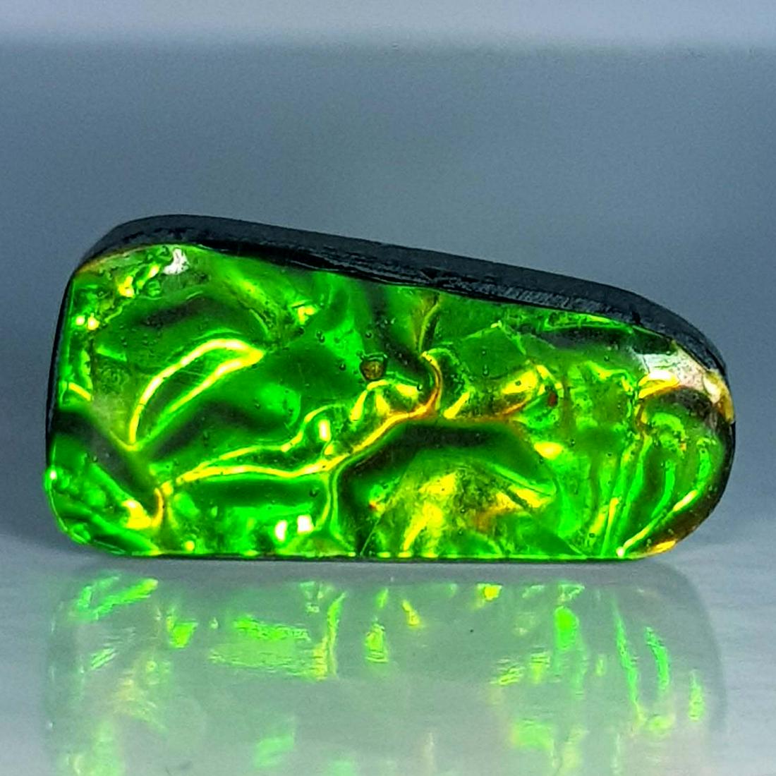 6.09 ct Australian Doublet Opal: No Reserve! Title: 6.09 ct Australian Doublet Opal Color/Clarity: Opaque Carat Weight: 6.09 Dimensions: 18.30 x 9.00 x 3.90 Additional Information: Fancy - Australia Shipping: Domestic: Flat-rate of