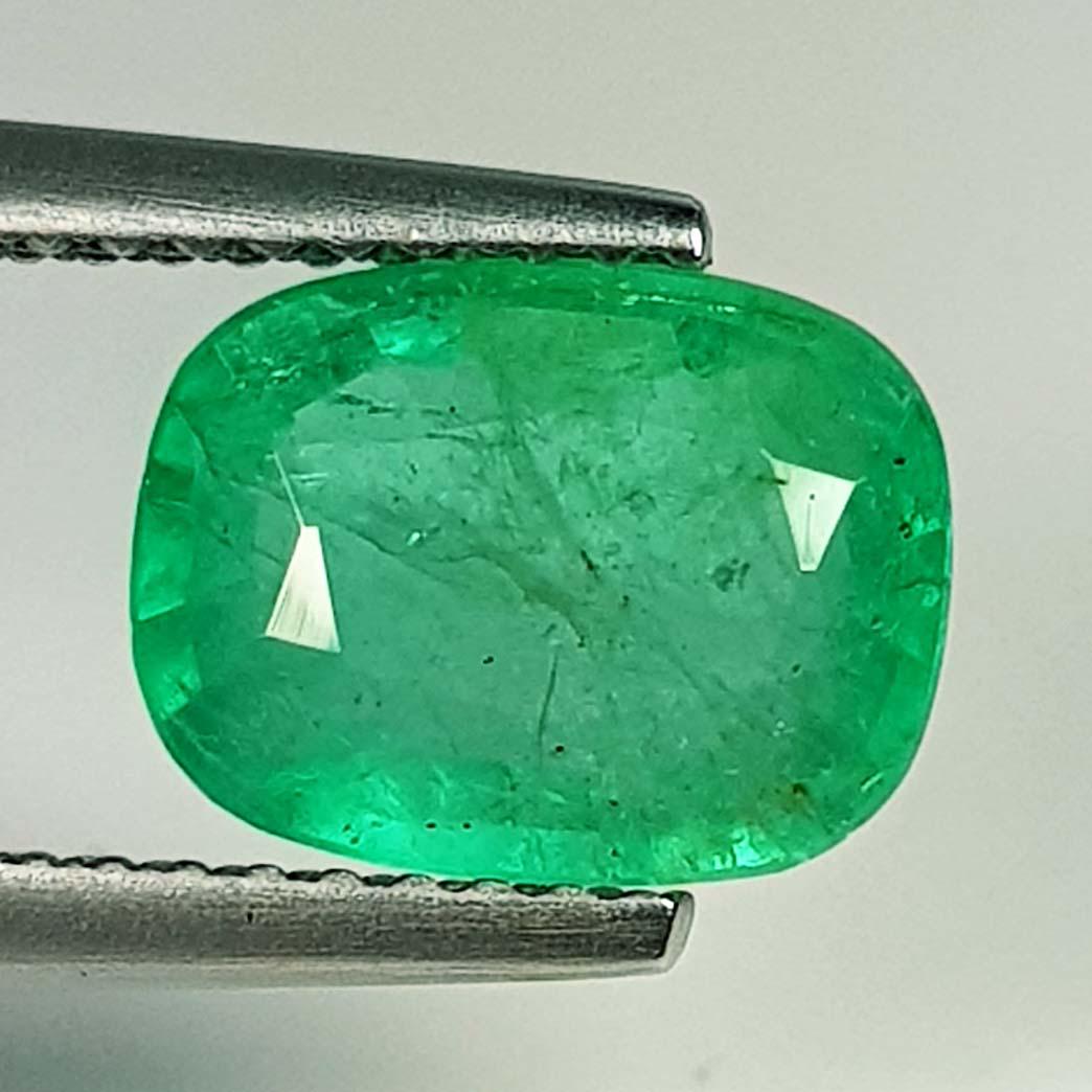 Natural Emerald Cushion Cut 1.82 ct (1 of 5)