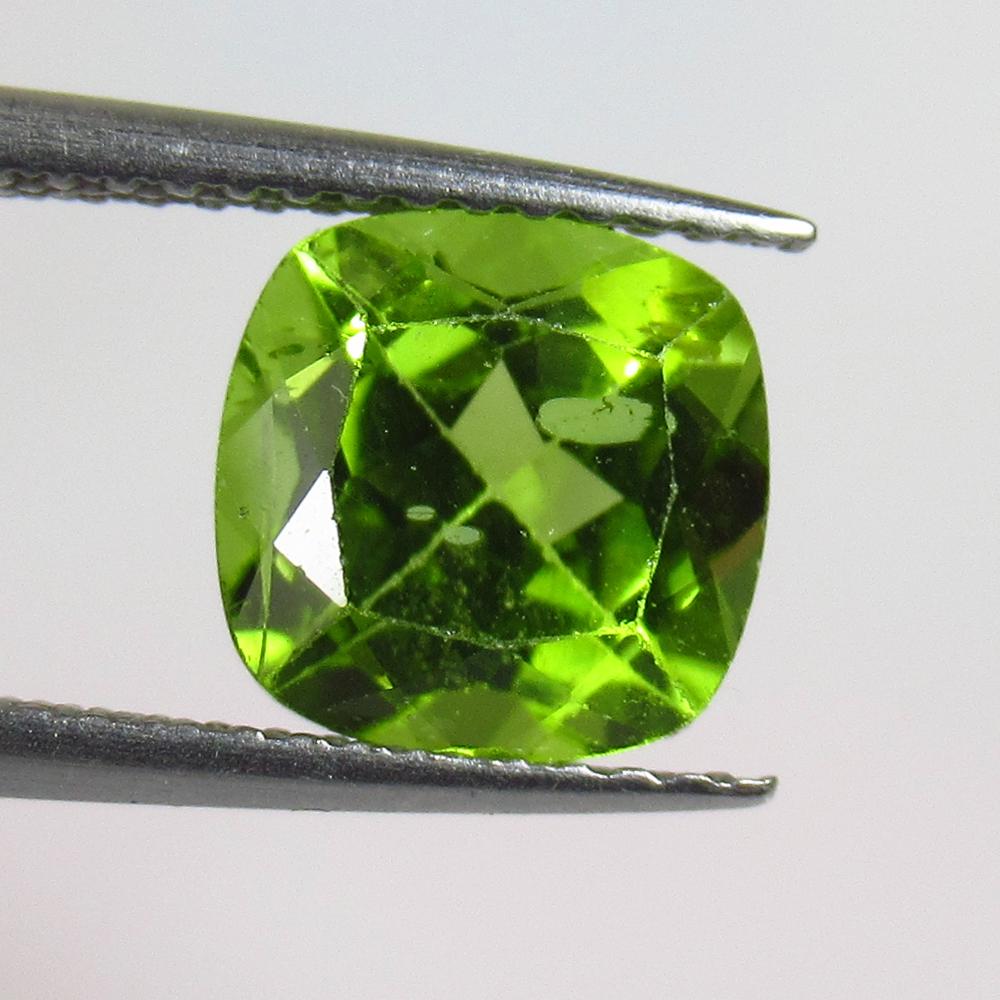 2.50 Ct Natural Pakistan Peridot Cushion Cut: No Reserve! Title: 2.50 Ct Natural Pakistan Peridot Cushion Cut Stone Clarity: VVS Gemstone: Natural Peridot Carat Weights: 2.50 Size/Dimensions: 8.00 x 8.00 x 5.30 mm Additional Info: Top Class Luste