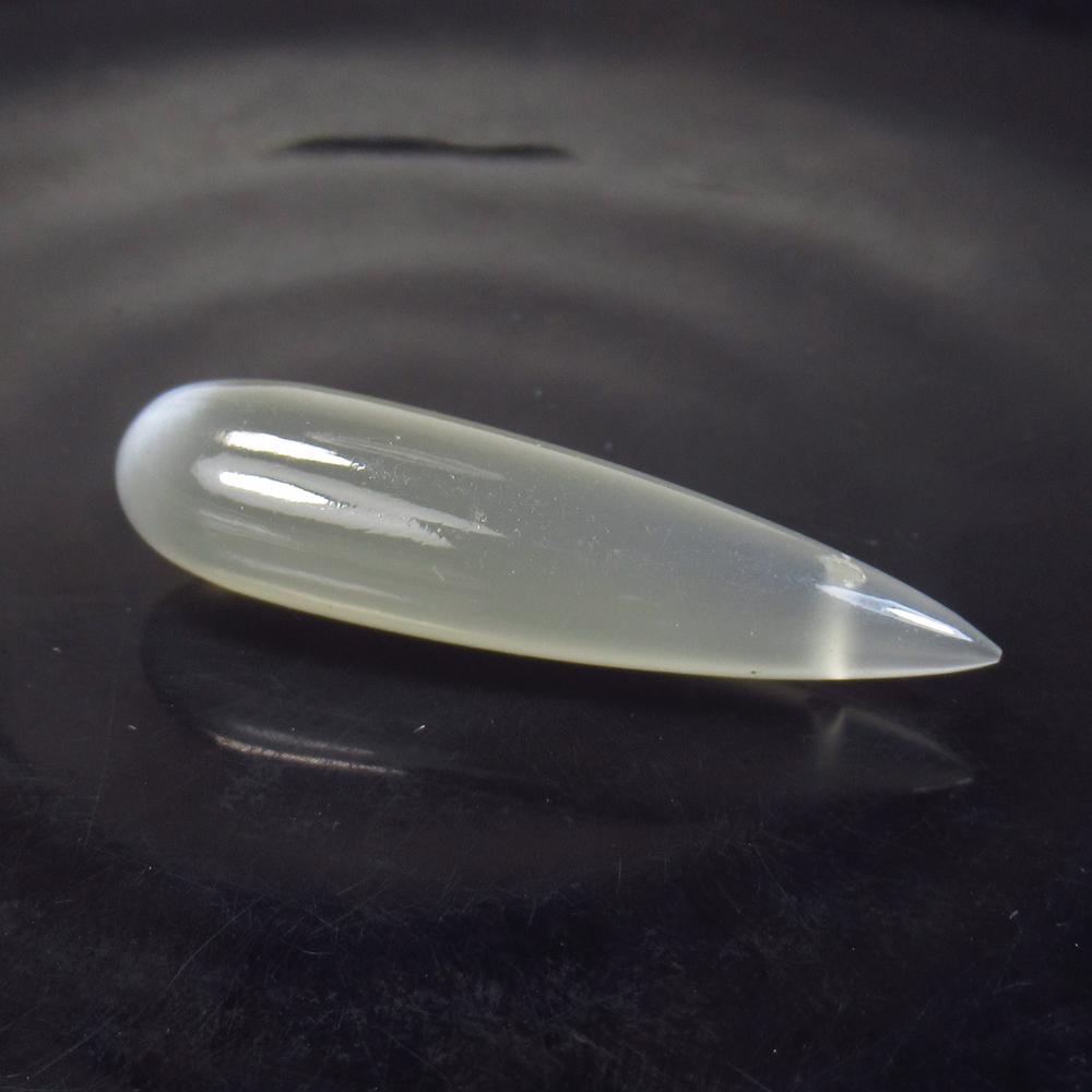 18.12 Ct Natural Moonstone Pear Drop: No Reserve! Title: 18.12 Ct Natural Moonstone Pear Drop Stone Clarity: Semi-Transparent Gemstone: Natural Moonstone Carat Weights: 18.12 Size/Dimensions: 36.00 x 8.80 x 8.80 mm Additional Info: Nice P