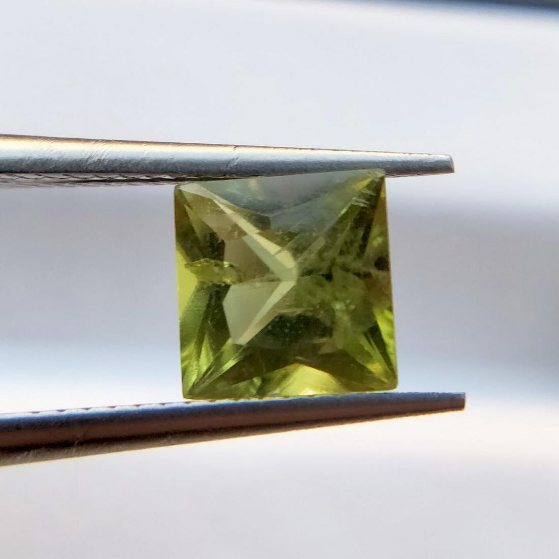 Natural Princess Cut 1.15 Carats Olivine Loose Gemstone: No Reserve! Title: Natural Princess Cut 1.15 Carats Olivine Loose Gemstone Gemstones: Olivine Carat Weights: 1.15 Size/Dimensions: 6.7*6.7 Additional Information: Treat:Natural without treatmentOrigin