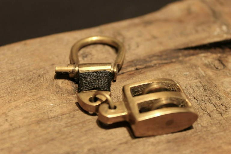 Brass Nautical Sailing Pulley Boat Ship Key Keychain