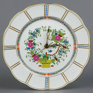 Herend Indian Basket Multicolor Wall Clock in Original: Herend Indian Basket Multicolor Wall Clock in Original Gift Box Manufacturer: Herend Porcelain Manufactory (Hungary) Quality: Handpainted, 1st class Pattern: Indian Basket Multicolor (FD) Condition: P