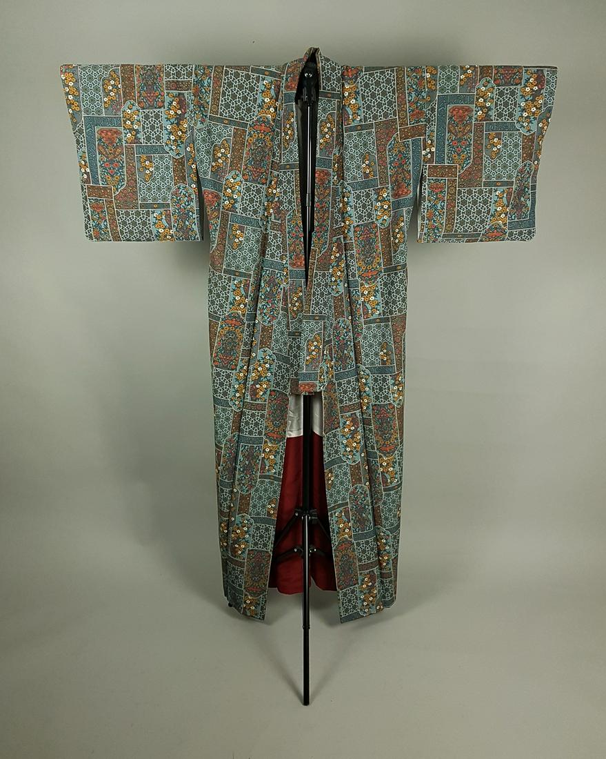 CHIRIMEN SILK FLORAL KIMONO (1 of 9)
