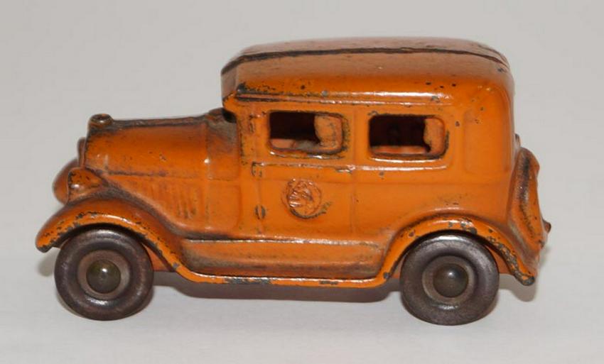 Ford Sedan Car w/ People Cast Iron Kilgore Toy (1 of 7)