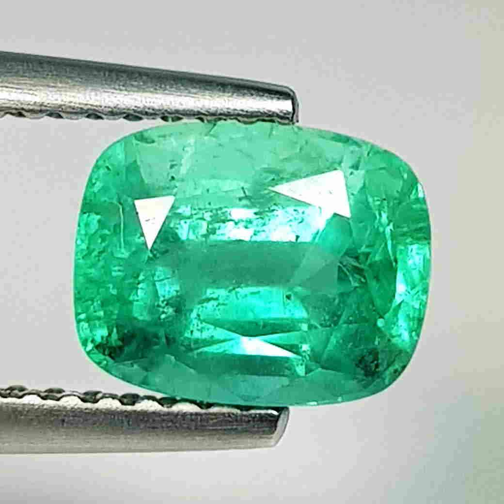 Natural Emerald Cushion Cut 1.73 ct (1 of 5)