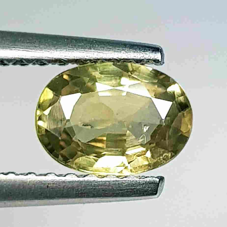 0.82 ct Natural Green Sapphire: No Reserve! Title: 0.82 ct Natural Green Sapphire Color/Clarity: VS Carat Weight: 0.82 Size/Dimensions: 6.90 x 5.00 x 2.70 Additional Information: Oval - Burma Shipping: Domestic: Flat-rate of $7.00
