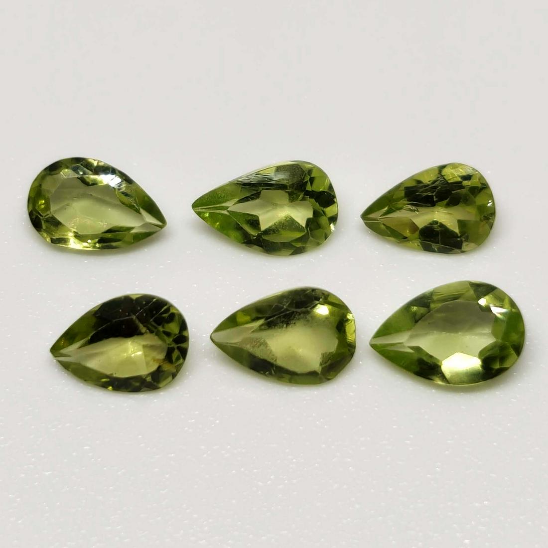 2.10 ct Natural Peridot Lot: No Reserve! Gemstones: Peridot Carat Weights: 2.10 ct Size/Dimensions: 6 X 4 mm Origin : Pakistan Shipping: Domestic: Flat-rate of $7.00 to anywhere within the contiguous U.S. International: Foreign s