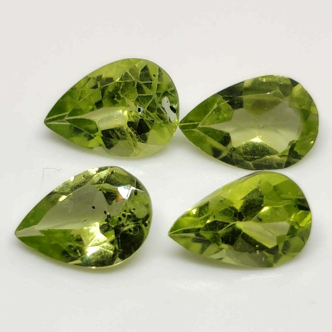 2.45 ct Natural Peridot Lot: No Reserve! Gemstones: Peridot Carat Weights: 2.45 ct Size/Dimensions: 7 X 5 mm Origin : Pakistan Shipping: Domestic: Flat-rate of $7.00 to anywhere within the contiguous U.S. International: Foreign s