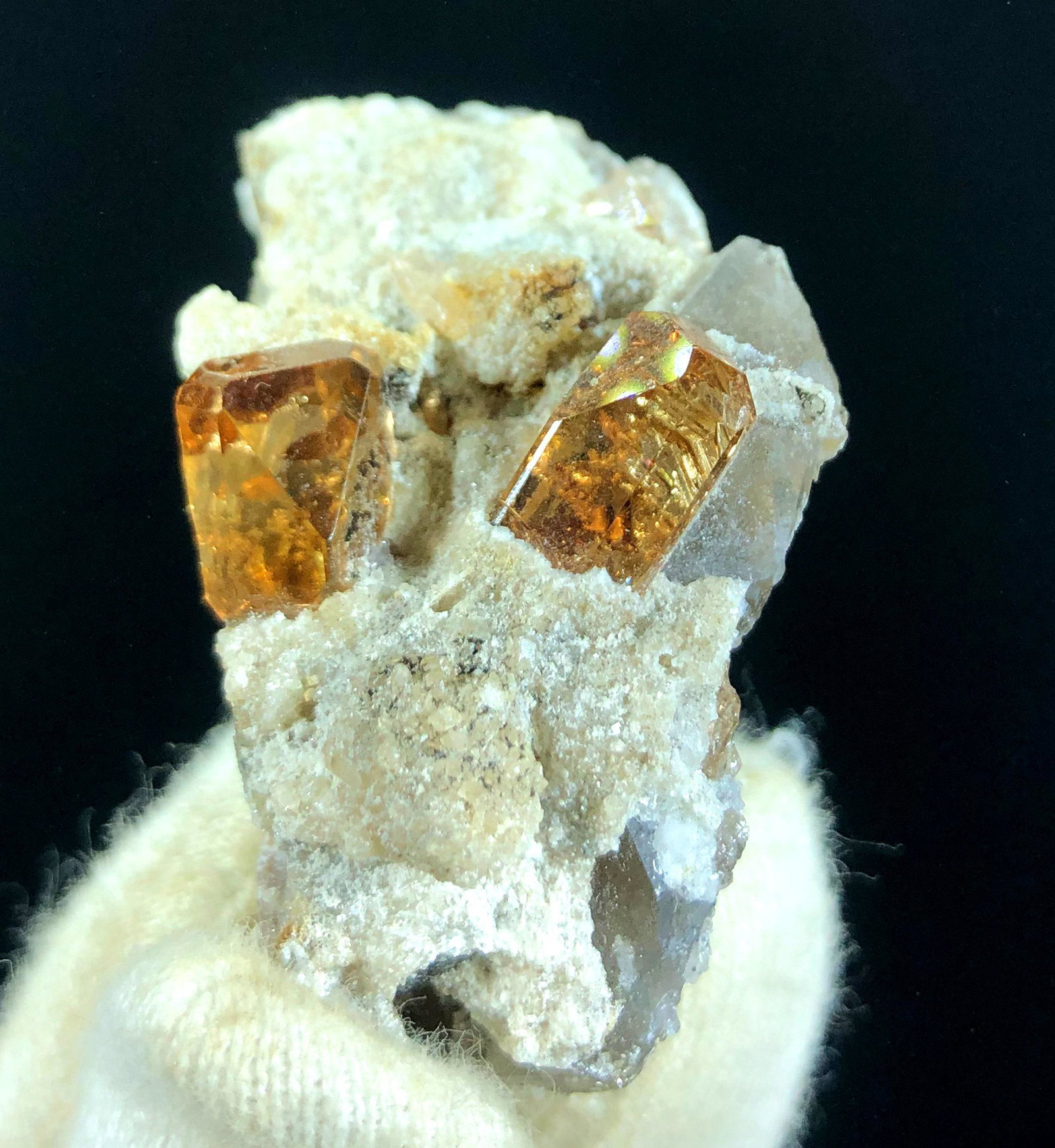 Natural Topaz specimen from skardu pakistan. 33 gram .: Natural Topaz specimen from skardu pakistan. 33 gram . Weight: 33Gram Size : 51*31*23 mm Origin : skardu, pakistan Treatment : Natural DHL Ecommerce Shipping R23-56 Reserve: $70.00 Shipping: Do