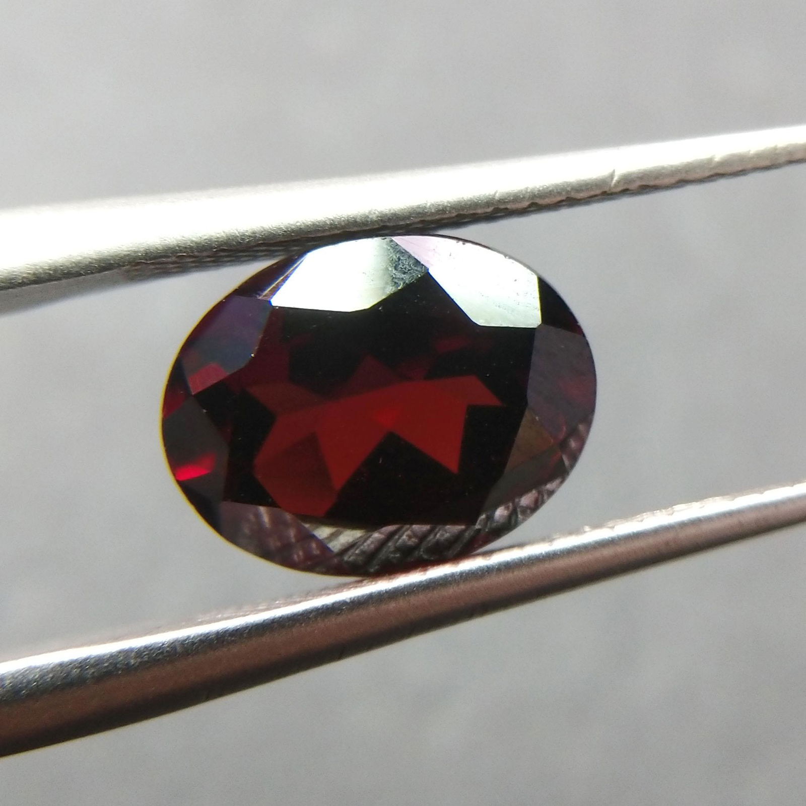 Natural Oval Cut 2.43 Carats Garnet Loose Gemstone (1 of 7)