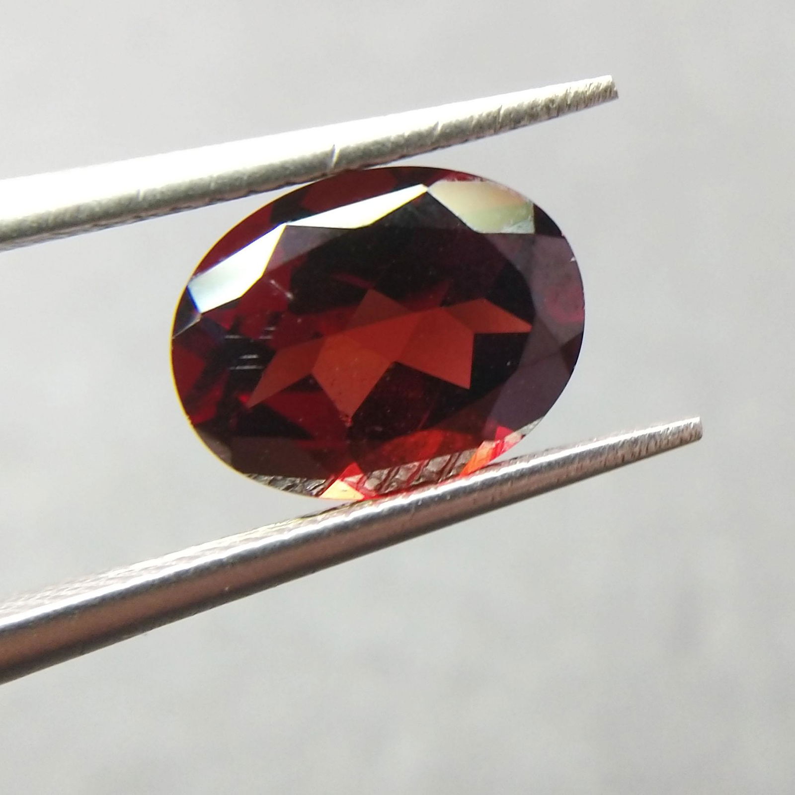 Natural Oval Cut 2.0 Carats Garnet Loose Gemstone (1 of 8)