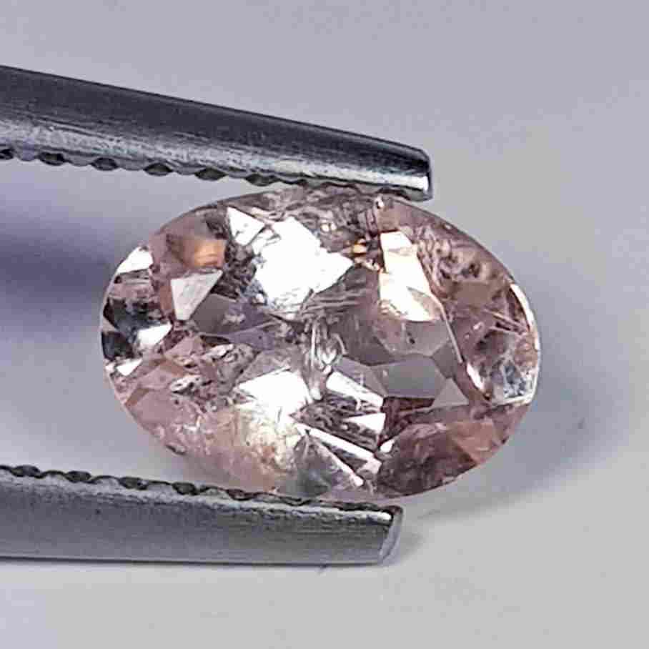 Natural Morganite Oval Cut 0.74 ct (1 of 5)