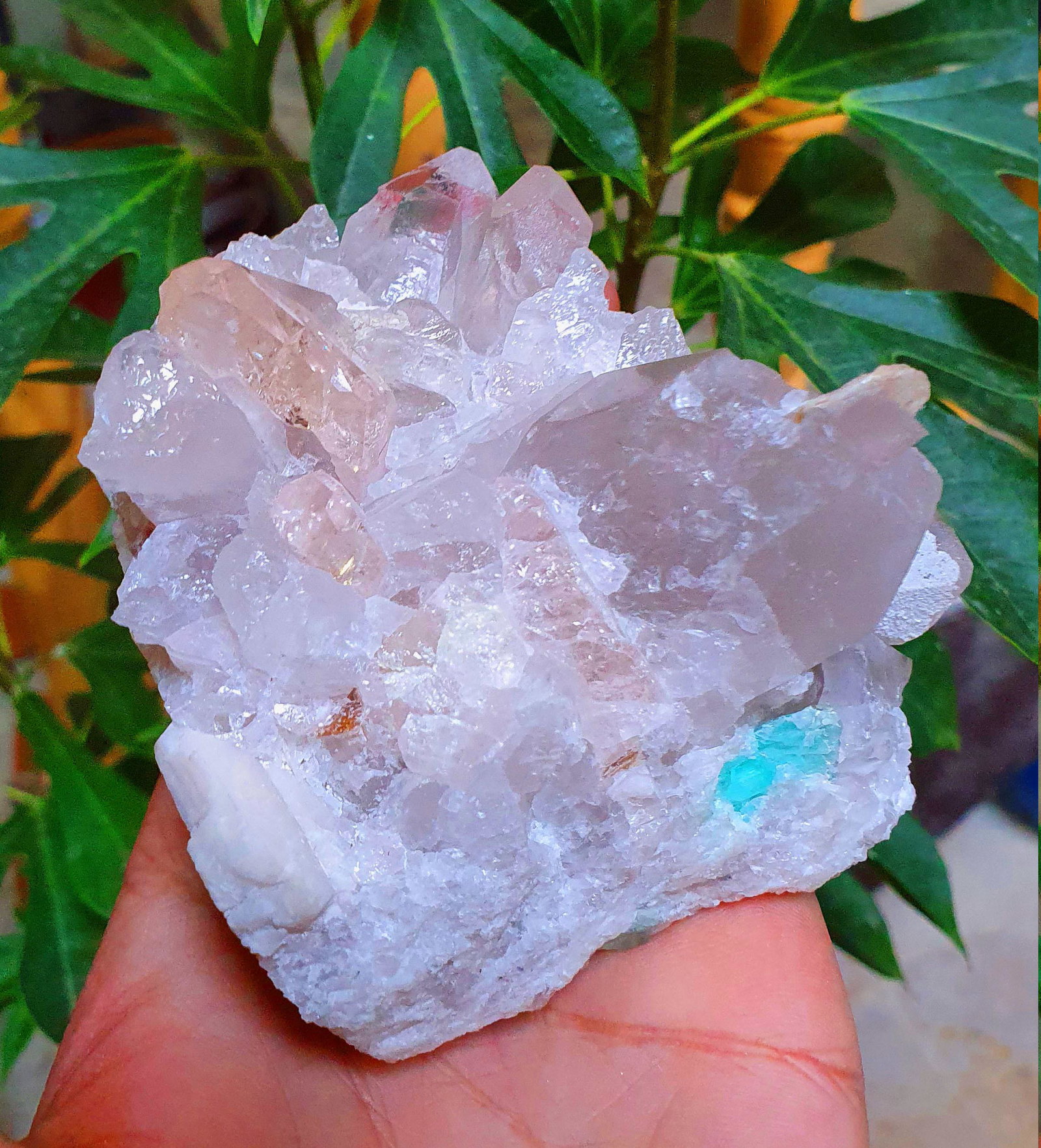 Morganite Crystal with Quartz Terminated And Undamaged: Morganite Crystal with Quartz , Terminated And Undamaged On Matrix Specimen 460 Gram = 85*75*40 mm Weight : 460 Gram Size : 85*75*40 mm Origin : Pakistan Treatment : Natural DHL Shipphing Economy Ship