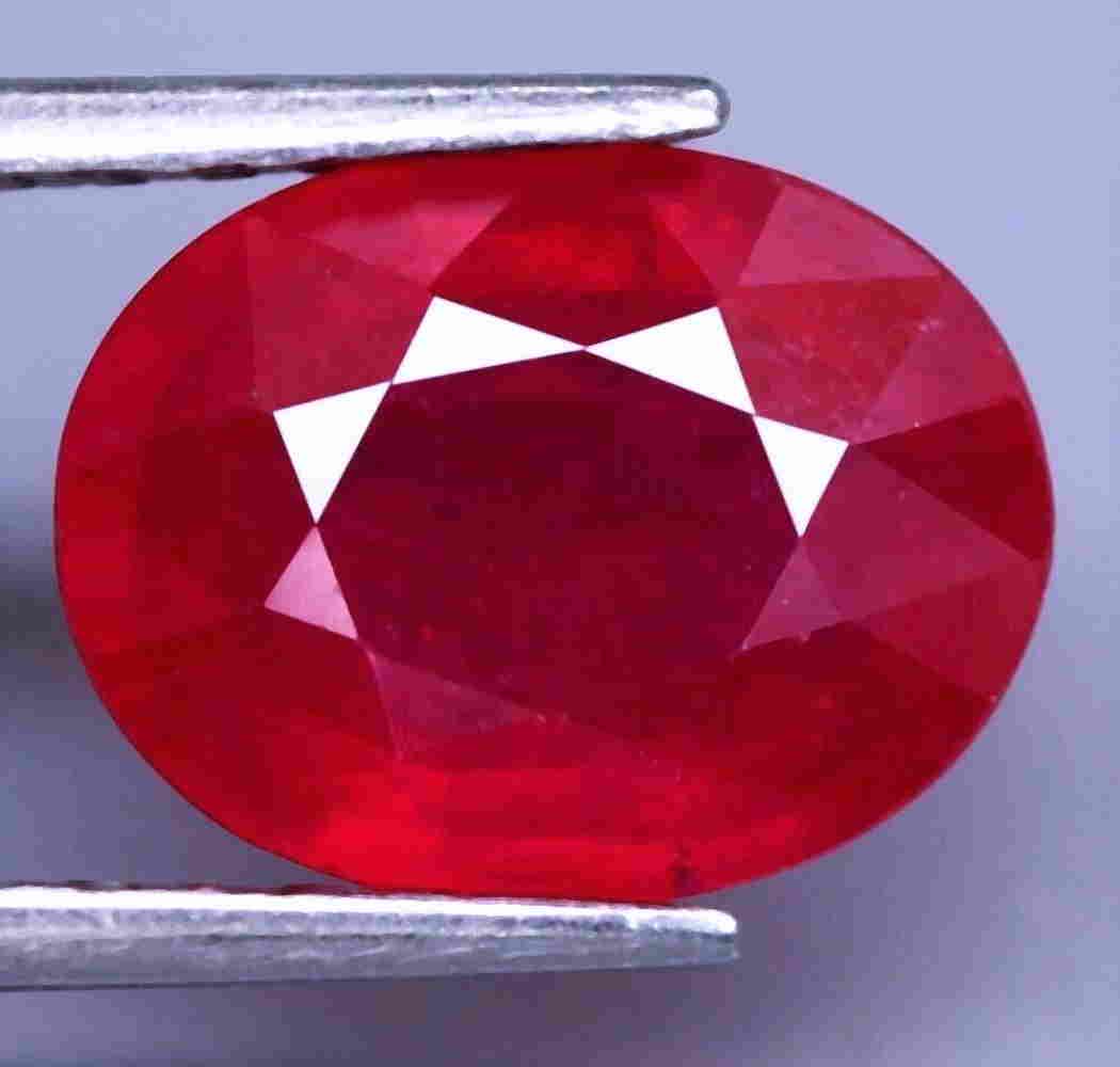 6,64 cts Natural Big Oval Red Pink Ruby (1 of 3)