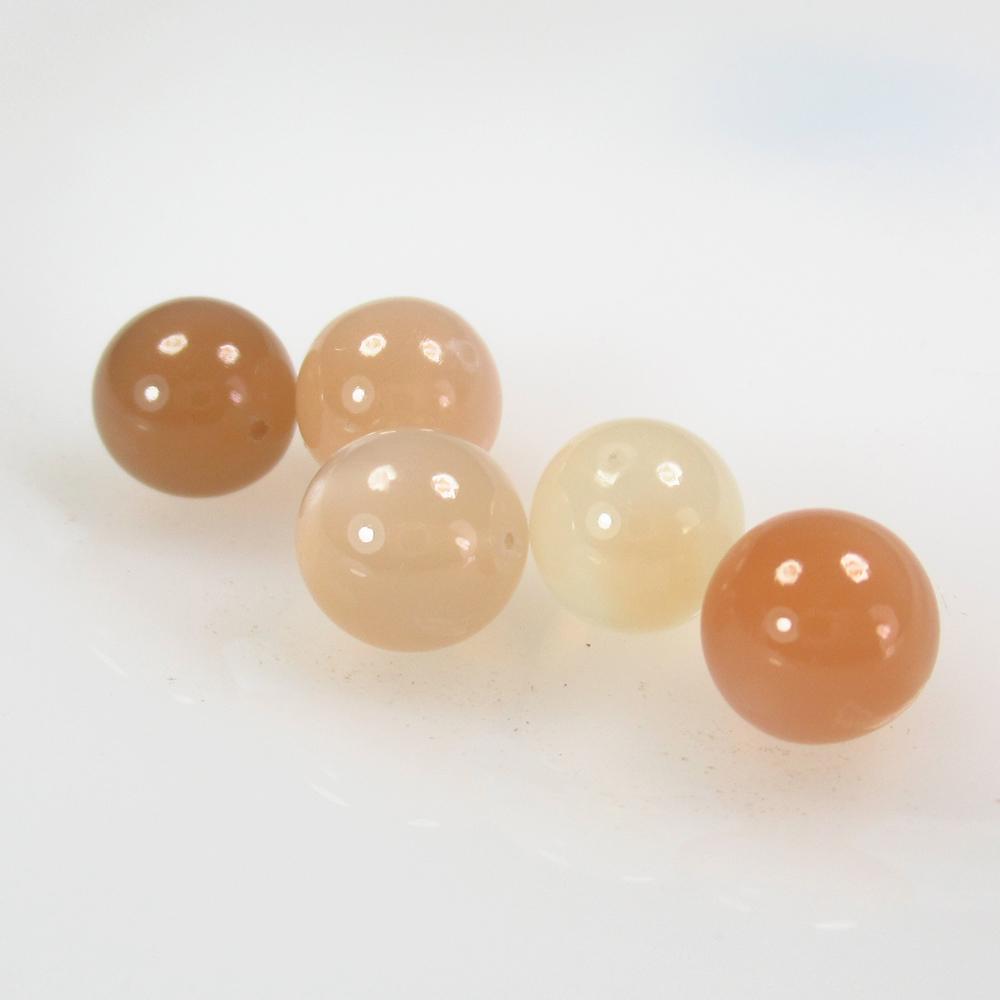 25.30 Ctw Natural 5 Drilled Moonstone Ball Beads: No Reserve! Title: 25.30 Ctw Natural 5 Drilled Moonstone Ball Beads Stone Clarity: Semi-Transparent Gemstones: Moonstone Beads Carat Weights: 25.3 Size/Dimensions: 8.80 to 9.30 mm / 5 PC's Additional