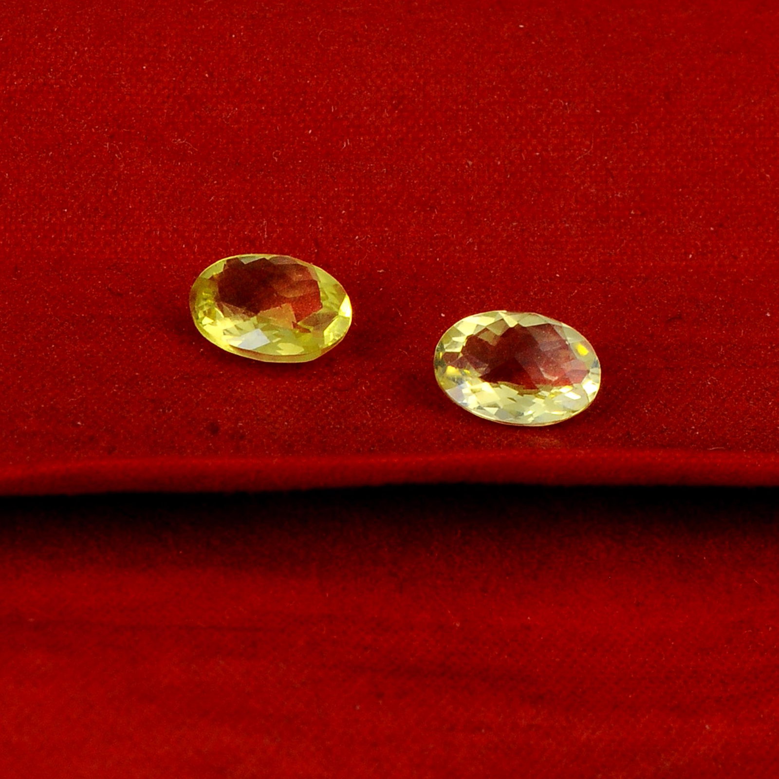 1.35 Carat Yellow Color Natural Oval Lemon Quartz Loose: No Reserve! Title: 1.35 Carat Yellow Color Natural Oval Lemon Quartz Loose Gemstone 2 Pieces Additional Information: Specification of Gemstone Stone : Lemon Quartz Shape : Oval Size : 3.5H x 7L x 5W m