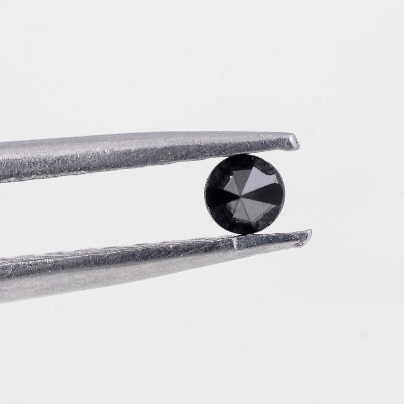 0.07 Carat Black Color Natural Round Diamond Loose: No Reserve! Title: 0.07 Carat Black Color Natural Round Diamond Loose Gemstone 5 Pieces Brand: Gems Trading Center Gemstones: Diamond Carat Weights: 0.07 Size/Dimensions: 1.5L x 1.5W mm Shipping: Dome