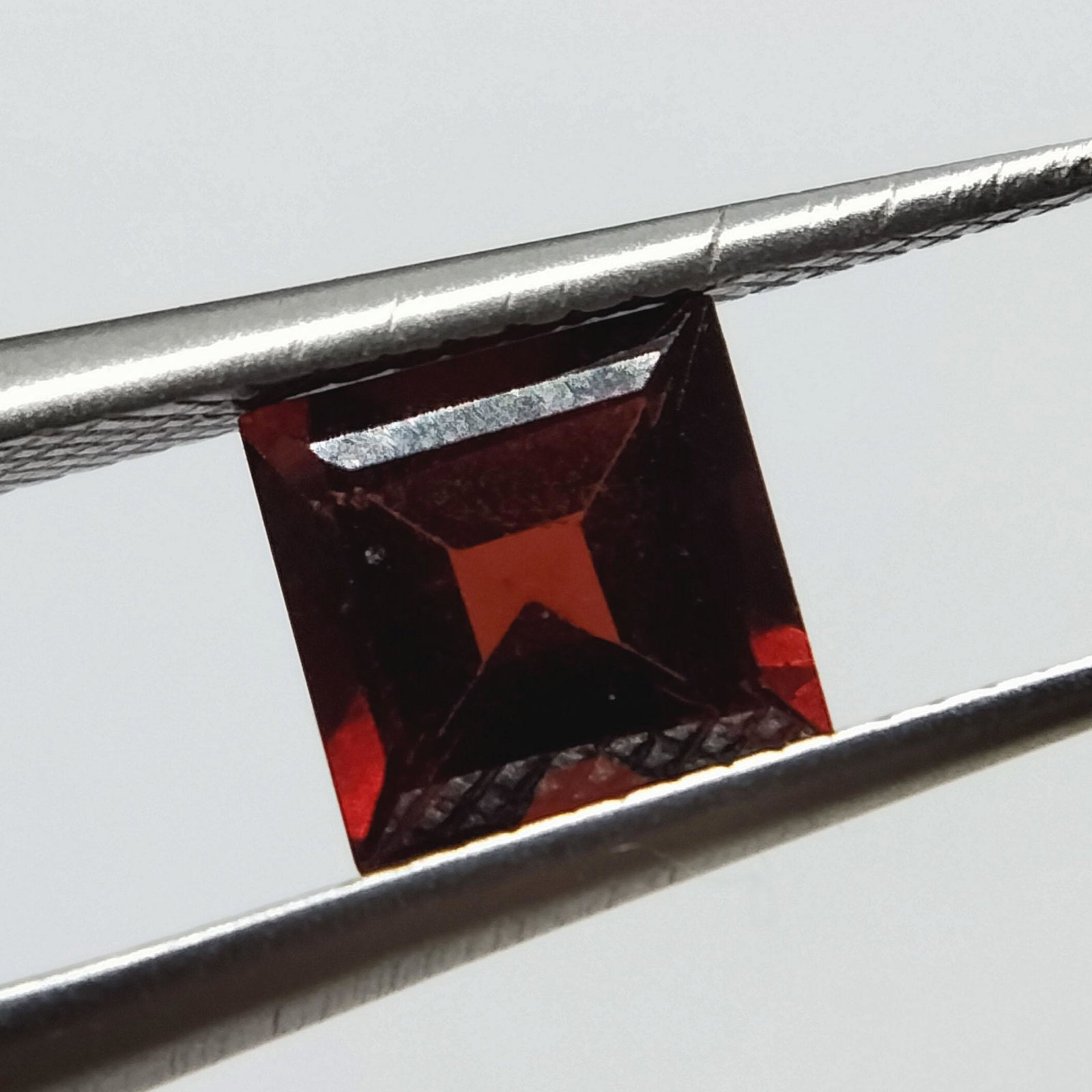 Natural Princess Cut 1.25 Carats Garnet Loose Gemstone (1 of 8)