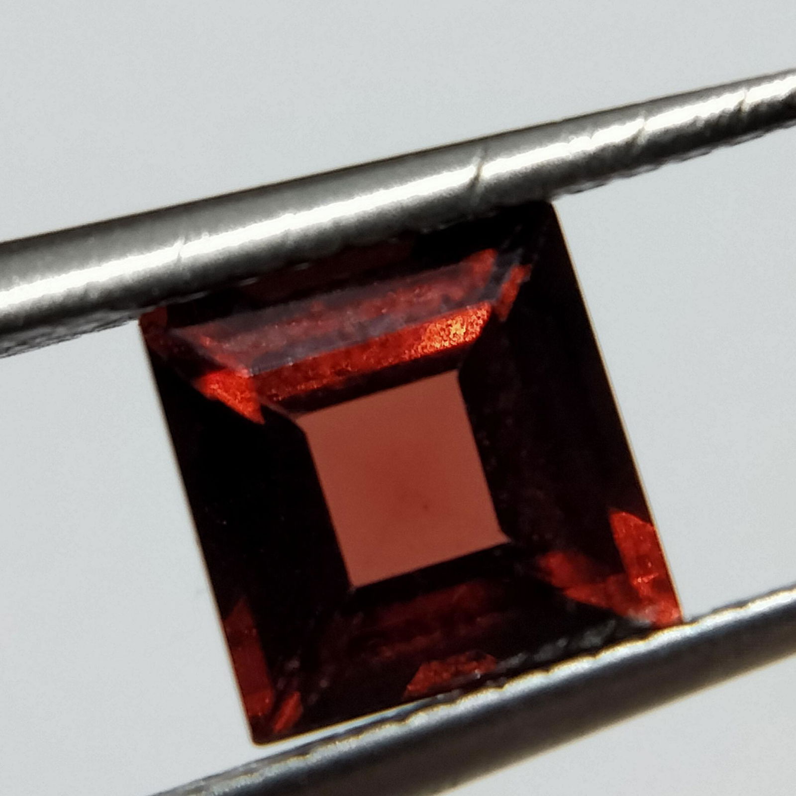 Natural Princess Cut 1.30 Carats Garnet Loose Gemstone (1 of 6)