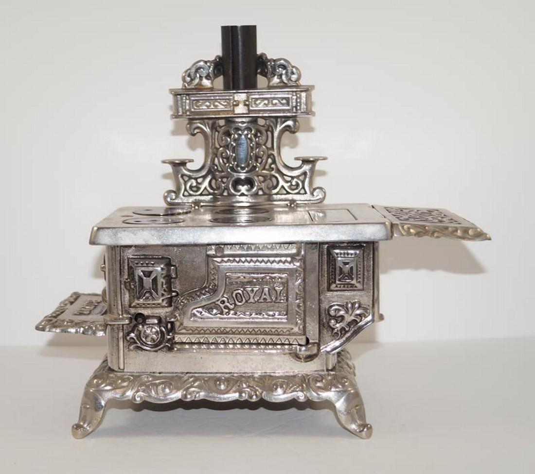 Antique Royal Stove Cast Iron Kenton Toy (1 of 6)