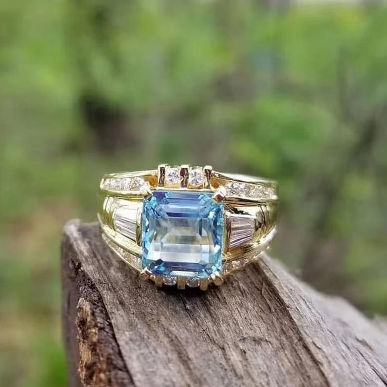 18K Gold Aquamarine Ring in Retro Period: Title: 18K Gold Aquamarine Ring in Retro Period Materials: 18K Gold Additional Information: Retro age 18 k white sapphire diamond ring, sea sapphire is princess Diana's good minds. 2.8 carat left and
