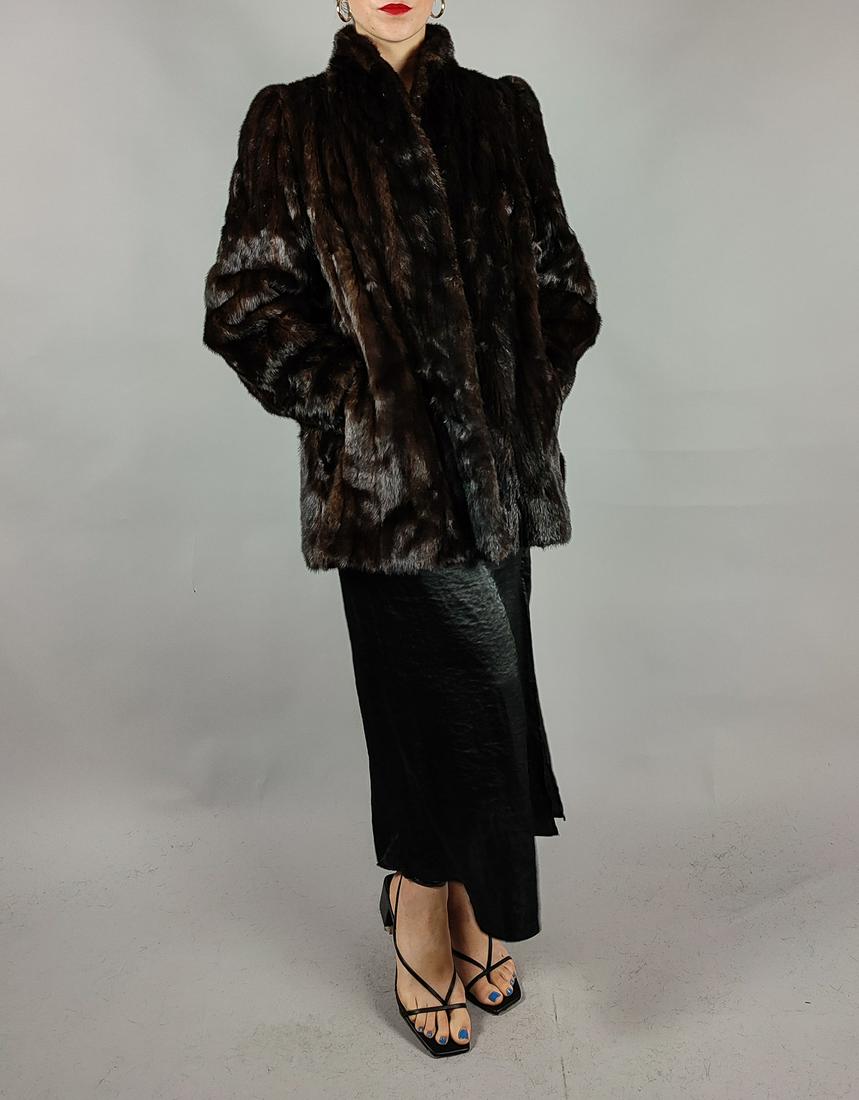 BROWN MINK FUR JACKET: Title:BROWN MINK FUR JACKET Description: Aproximate size: Size S: Length: 80cm/31.5in -Shoulders width:39cm/15.35in -Sleeve Length:58cm/22.83in -Chest size ( pit to pit x2 ):115cm/45.28in - Closed Hem