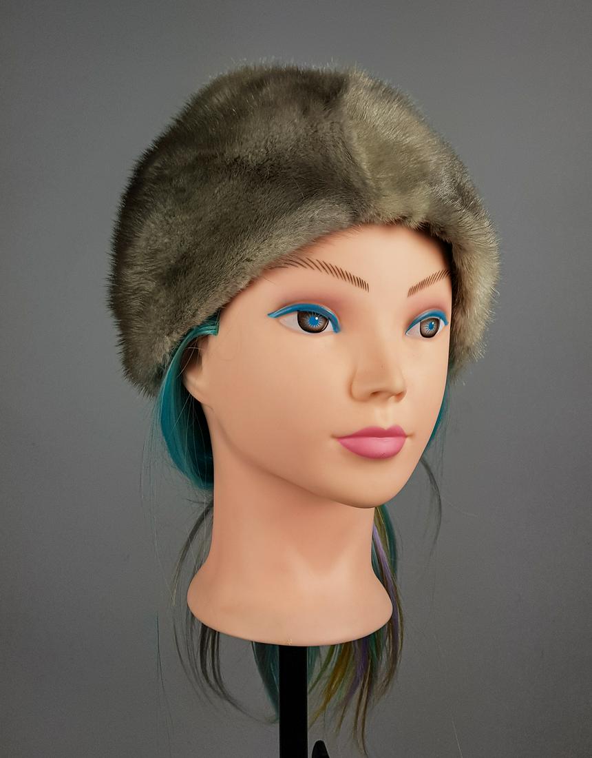 PLATINUM MINK FUR HAT: Title:PLATINUM MINK FUR HAT Description: Circunference: 56cm -57cm; 22.05in -22.44in; Size XL; Additional Information:We offer in house shipping - Fedex shipping = $35; 7-10 working days; Combine ship