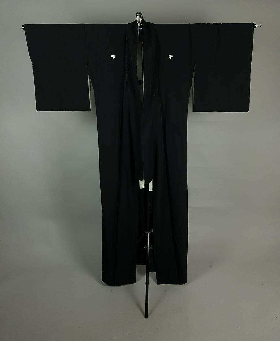 BLACK SILK KIMONO (1 of 5)