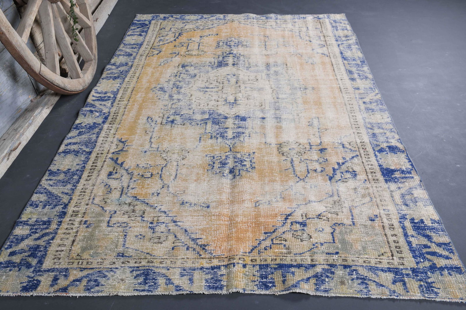 5.4x9.3 Faded Orange Turkish Area Oushak rug, Vintage (1 of 9)