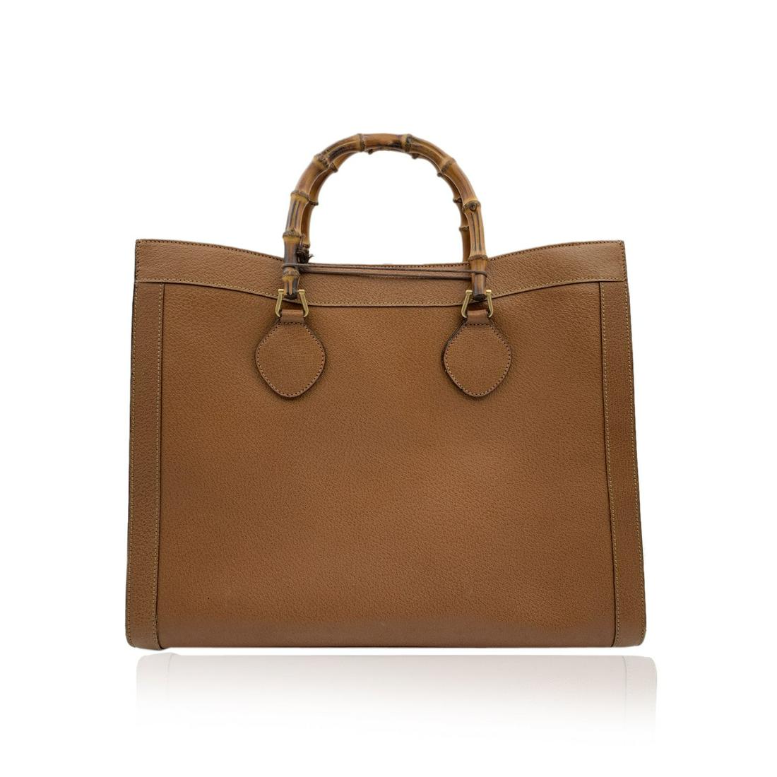 Gucci Vintage Beige Leather Princess Diana XL Maxi: Beautiful Gucci Bamboo Maxi XL tote bag in beige leather. Double distinctive Bamboo handle. Princess Diana was snapped carrying a this model on several occasions. Magnetic button closure on top. 5 bot