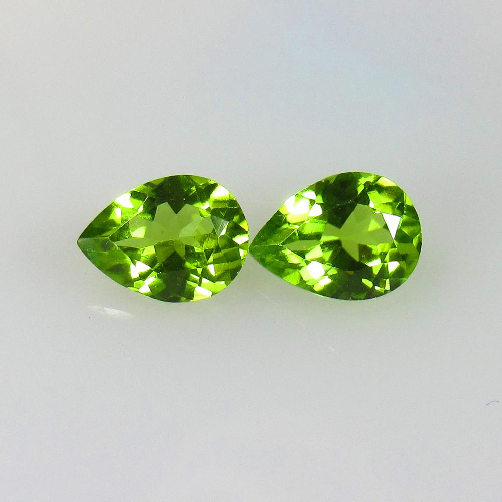 2.15 Ct Natural Pakistan Peridot Pear Pair: No Reserve! Title: 2.15 Ct Natural Pakistan Peridot Pear Pair Stone Clarity: VVS Gemstones: Natural Peridot Carat Weights: 2.15 Size/Dimensions: 7.80 x 6.00 x 3.60 mm / 2 Pc's Additional Information: 