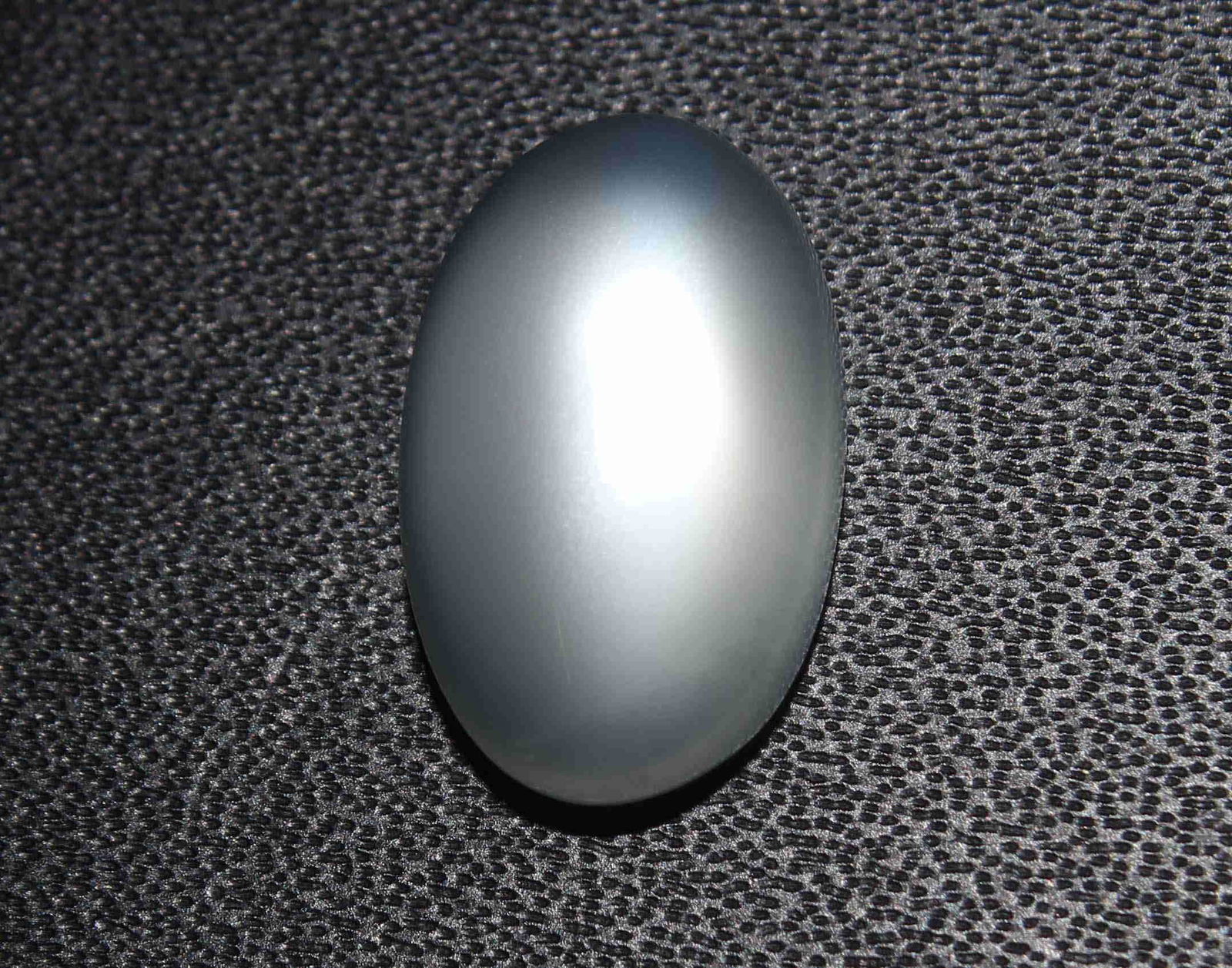 6.32 Cts Natural Moonstone: No Reserve! Gemstone : Natural Moonstone Shape : Oval cabochan Weight : 6.32 Carats Measurements : 15.00x5.40x5.70 mm Color : White Transprancy : Translusent Treatment : No Transrente Origin : India C