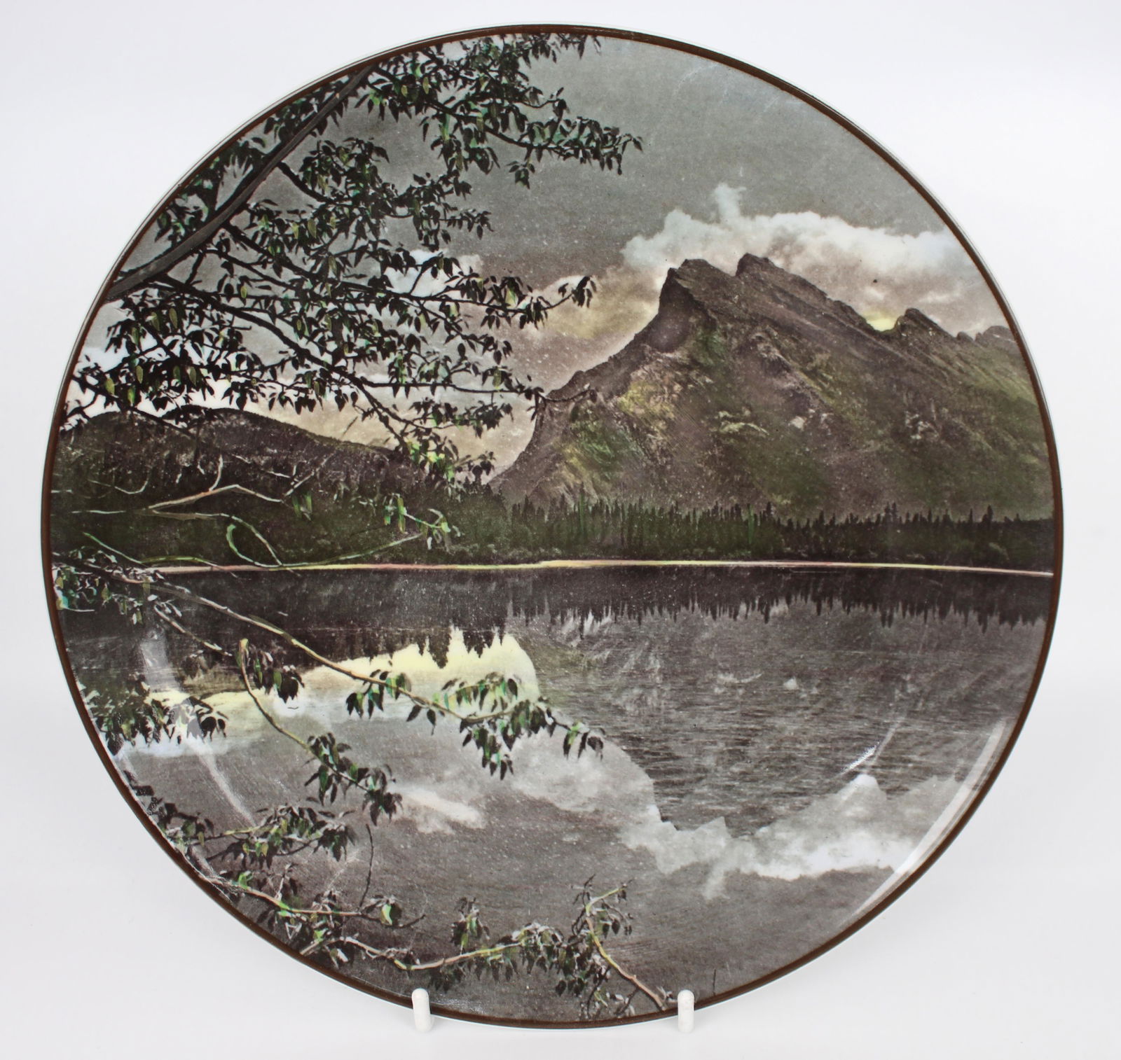 Royal Doulton Plate Vermilion Lake & Mount