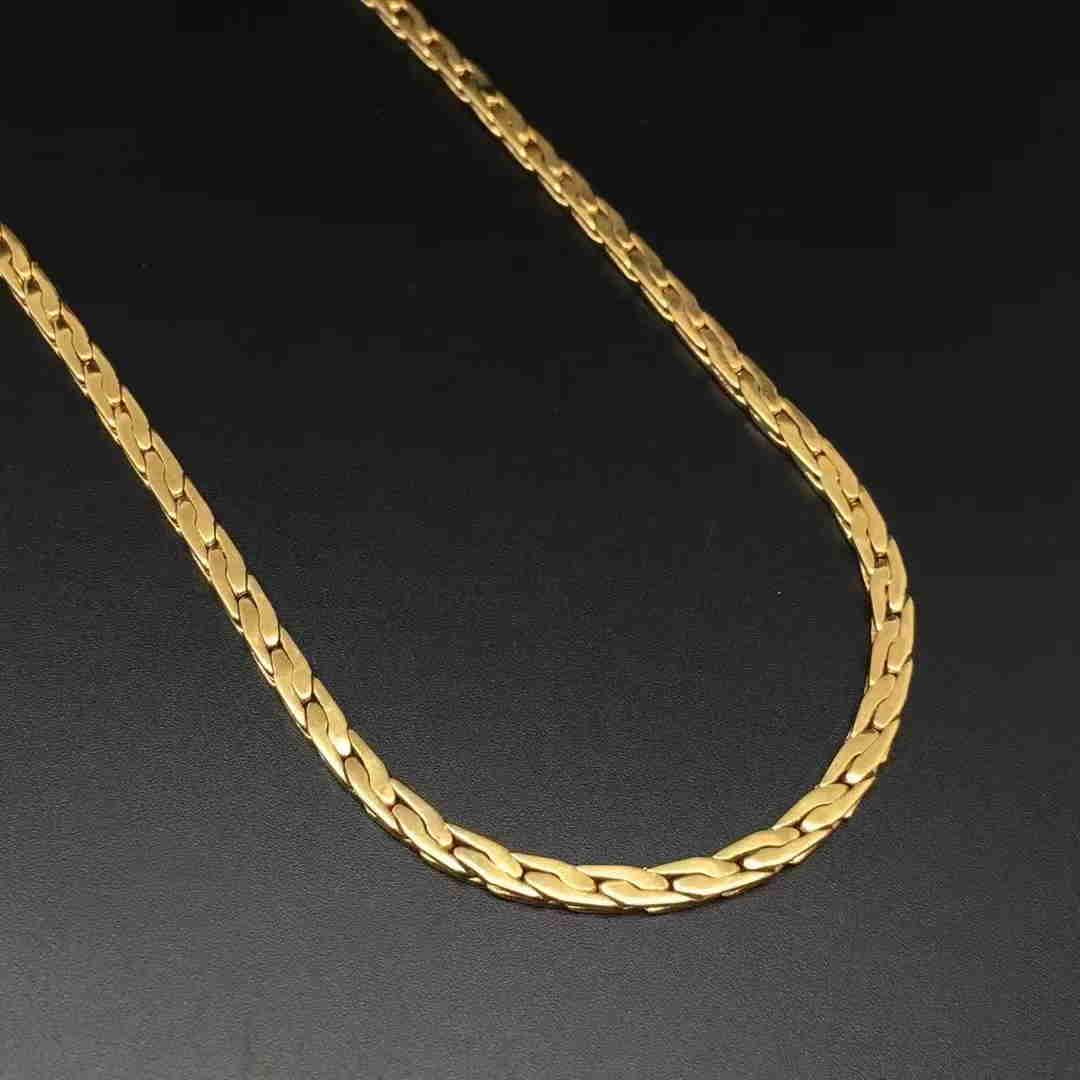 British Antique 18K Gold Necklace: Title: British Antique 18K Gold Necklace Metal Purity: 18K Gold Description: British antiques 18 k gold necklaces, weight 57.4 grams": 86 cmJinbiao stamp: 750Appearance in good condition, fine craft,