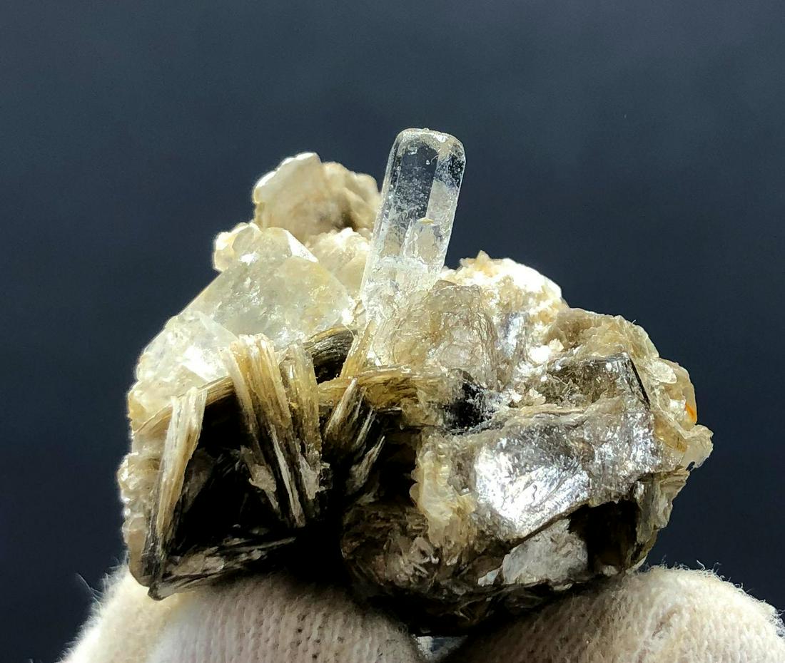 Natural aquamarine specimen from afghanistan and: Natural aquamarine specimen from afghanistan and terminated a very beautyfull specimen 16 gram = 32*25*25 mm Weight : 16 gram Size : 32*25*25 mm Origin : Pakistan Treatment : Natural DHL Shipphing Eco