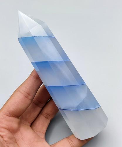 1540 Carat Hand Made Colored Onyx Tower: Title: 1540 Carat Hand Made Colored Onyx Tower Treatment: Natural Carat Weights: 1540 Carat Size/Dimensions: 137x36x36 mm Origin: Pakistan Reserve: $45.00 Shipping: Domestic: Flat-rate of $15.00 t