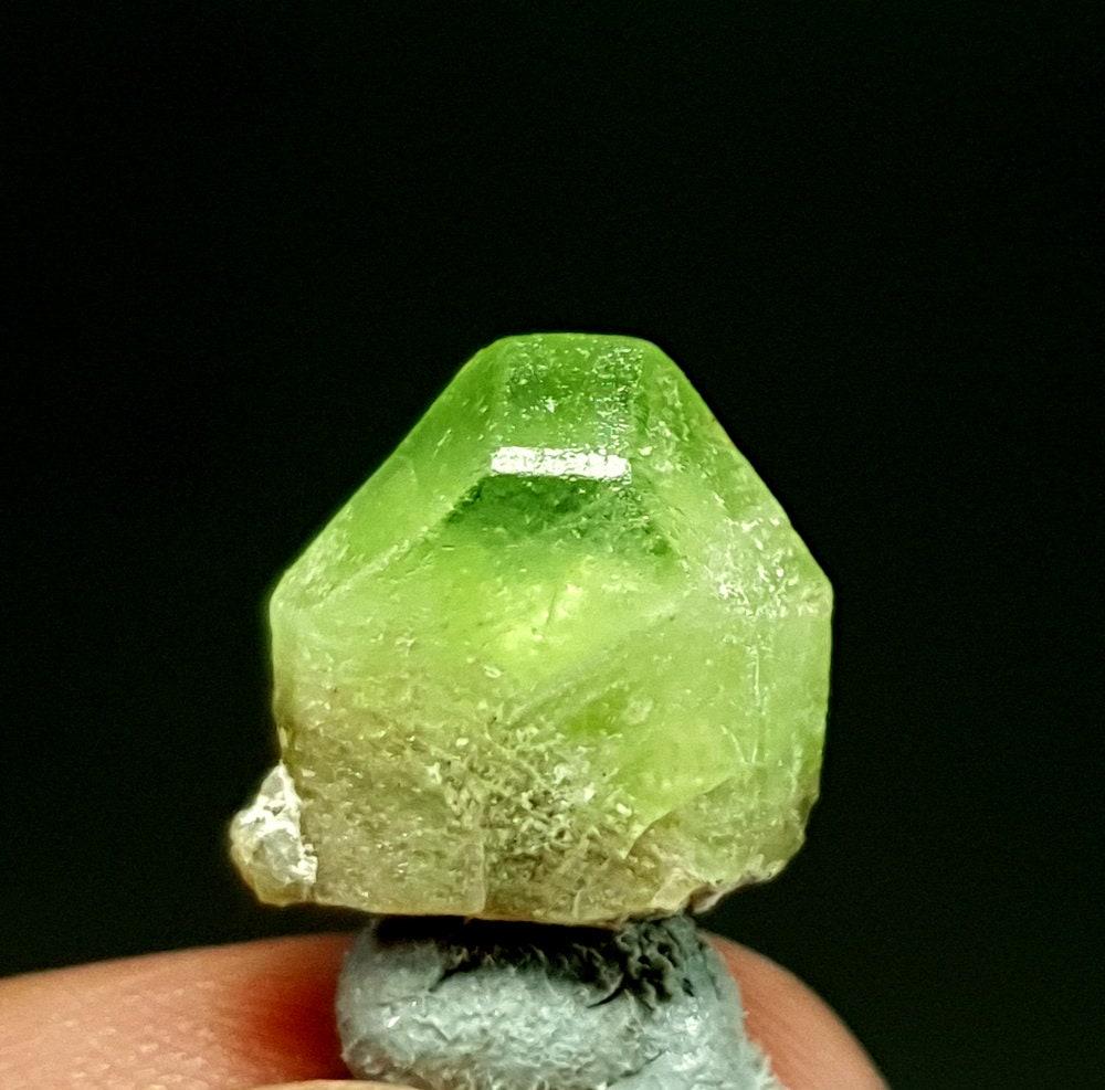 12.95 Carats Very Beautiful Terminated Peridote Crystal (1 of 8)
