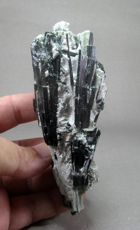 178 Grams Very Beautiful Actinolite Crystal From Skardu: 178 Grams Very Beautiful Actinolite Crystal From Skardu Pakistan . Size 12 CM X 4.3 CM X 3 CM Reserve: $45.00 Shipping: Domestic: Flat-rate of $18.00 to anywhere within the contiguous U.S. Internation