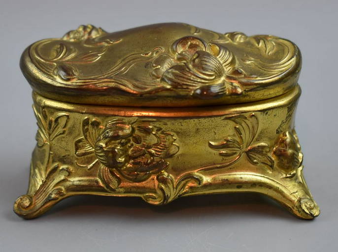 Vintage Art Nouveau Carnation Jewelry Box Footed Casket
