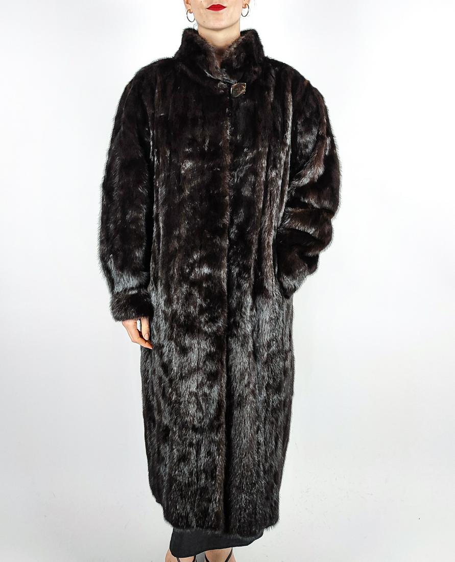 MAHOGANY MINK FUR COAT - US 22 - EU 2XL: Title: MAHOGANY MINK FUR COAT - US 22 - EU 2XL Size: Aproximate size- EU: 2XL; US: 22 : Important details: Length: 120cm/47.24in -Shoulders width:54cm/21.26in -Sleeve Length:62cm/24.41in -Bust size (