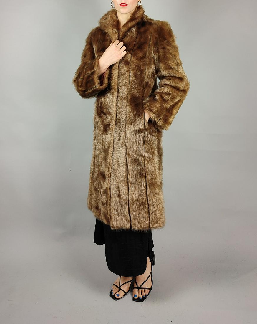 GOLDEN LAMB FUR COAT - US 8 - EU S: Title: GOLDEN LAMB FUR COAT - US 8 - EU S Size: Length: 110cm/43.31in -Shoulders width:41cm/16.14in -Sleeve Length:62cm/24.41in -Chest size ( pit to pit x2 ):85cm/33.46in - Closed Hem:55cm/21.65in. Ad