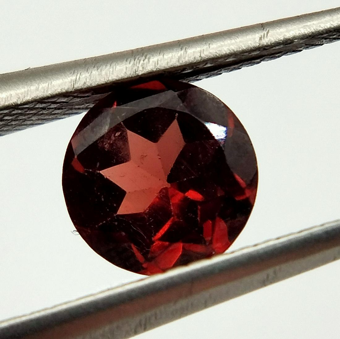 Natural Round Cut 0.95 Carats Garnet Loose Gemstone (1 of 10)