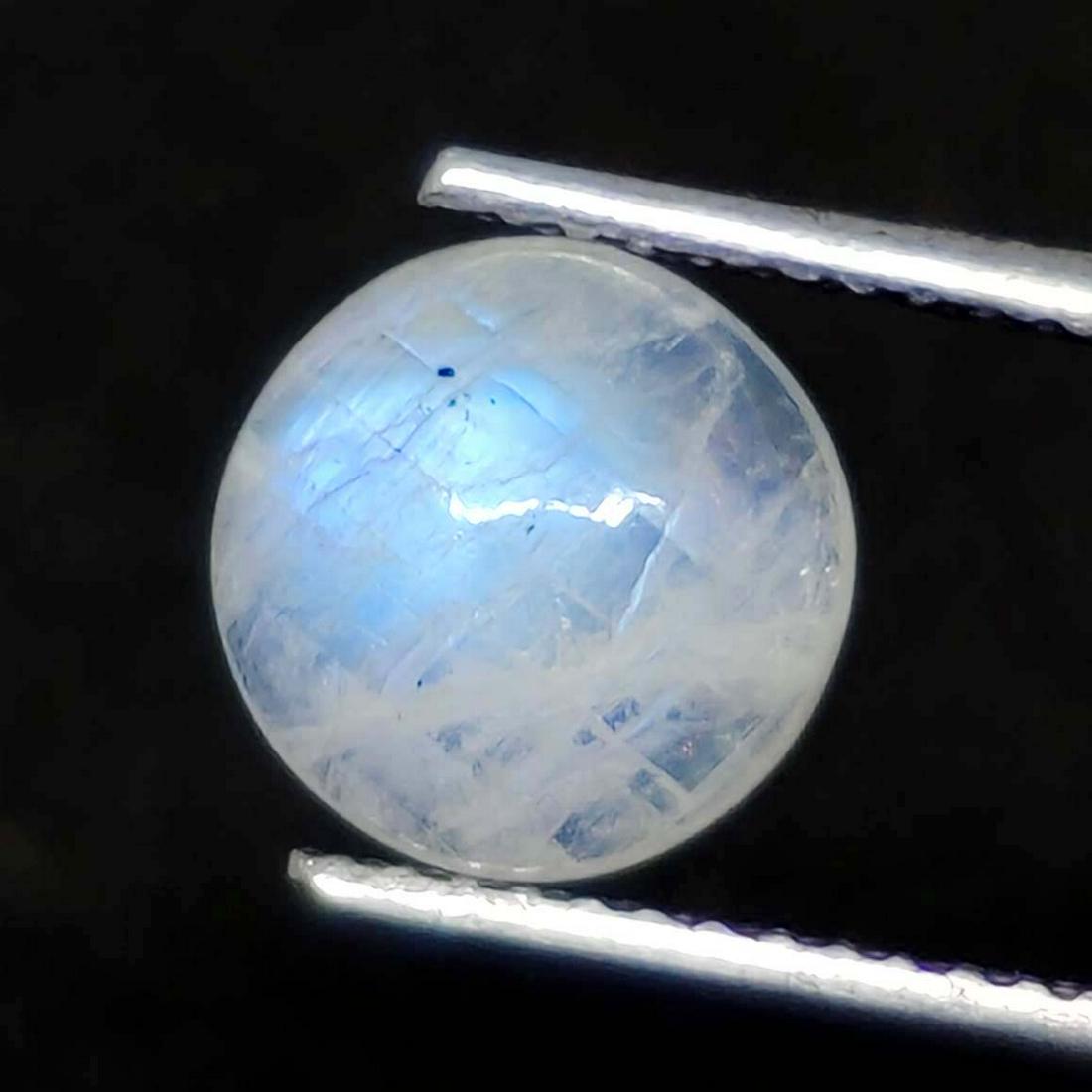 1.95 ct Natural White Rainbow Moonstone: No Reserve! Title: 1.95 ct Natural White Rainbow Moonstone Description: Gemstones: Rainbow Moonstone Carat Weights: 1.95 ct Size/Dimensions: 8 X 8 Origin : India Materials & Techniques: Moonstone Weig