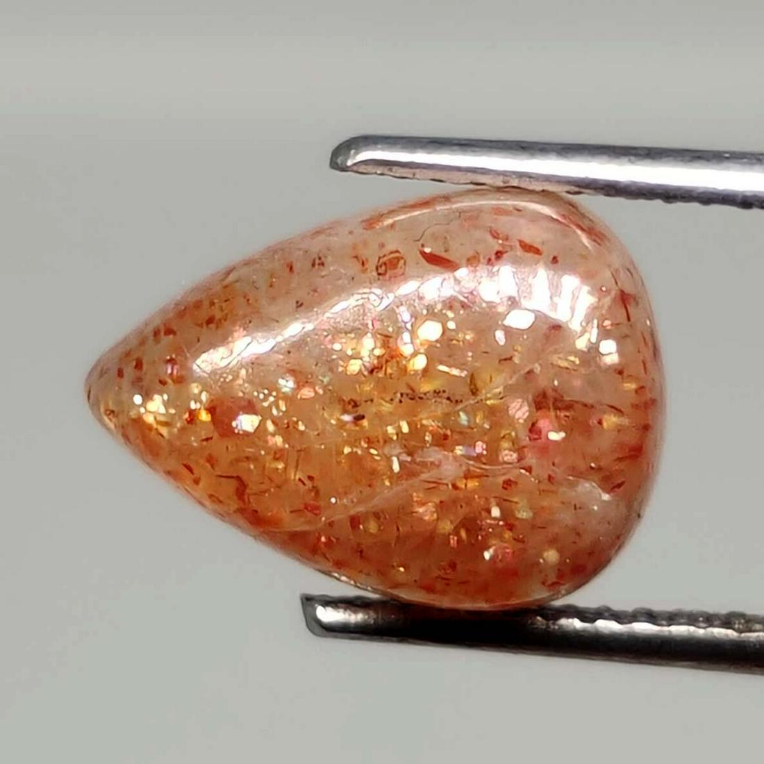 3.65 ct Natural Sunstone: No Reserve! Title: 3.65 ct Natural Sunstone Description: Gemstones: Sunstone Carat Weights: 3.65 ct Size/Dimensions: 12 X 9 mm Materials & Techniques: Sunstone Weight Unit: Ct Quantity: 1 Shipping: