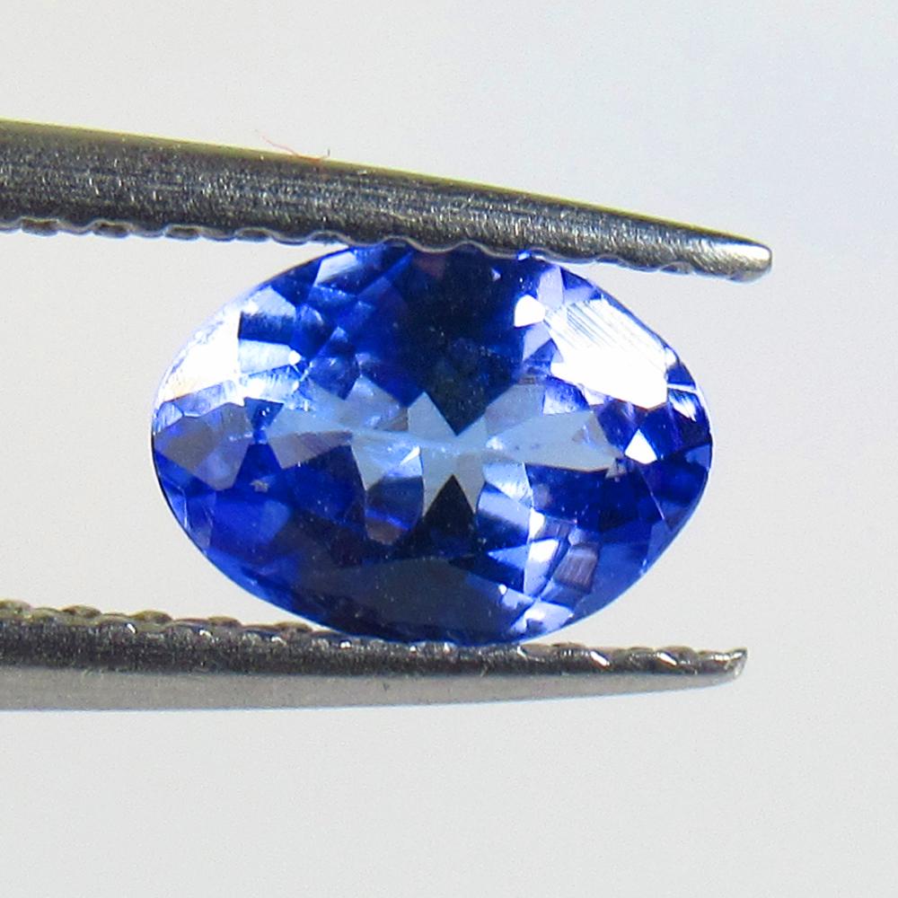 0.69 Ct Natural Tanzanite Oval Cut: No Reserve! Title: 0.69 Ct Natural Tanzanite Oval Cut Stone Clarity: VVS Gemstones: Natural Tanzanite Carat Weights: 0.69 Size/Dimensions: 6.80 x 5.00 x 2.90 mm Additional Information: Top Quality Lus